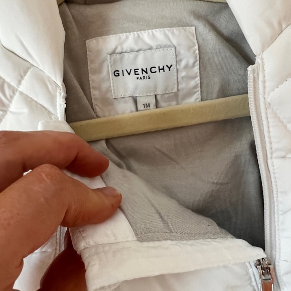Givenchy newborn snowsuit, fit her 0-9/12 months - Picture 3 of 3